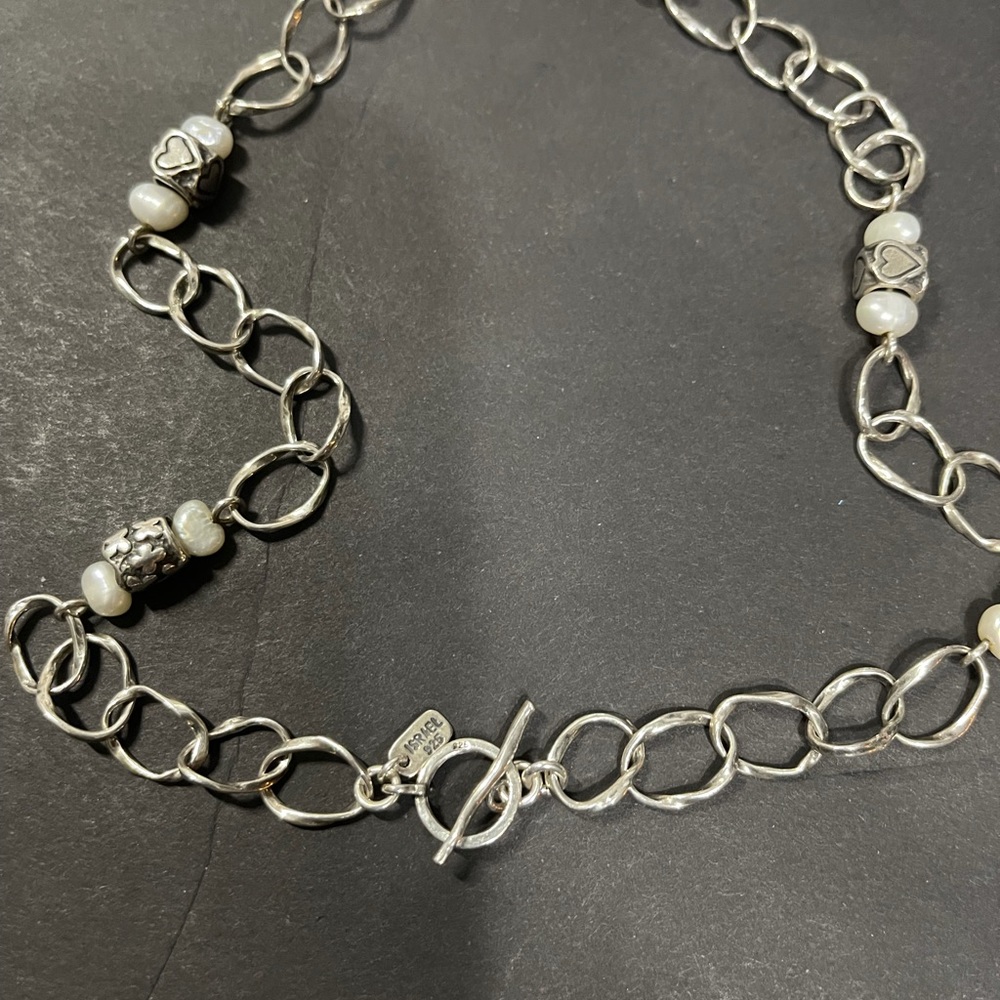 Beautiful freshwater pearl and SS 925 necklace.